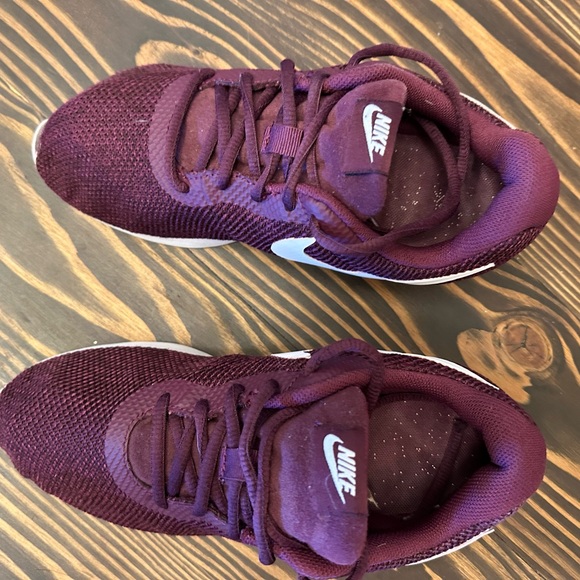 Nike Women's Tanjun SE Mesh Sneakers Sz. 9.5 US Burgundy White Grape AR 6221-600 - Picture 2 of 4